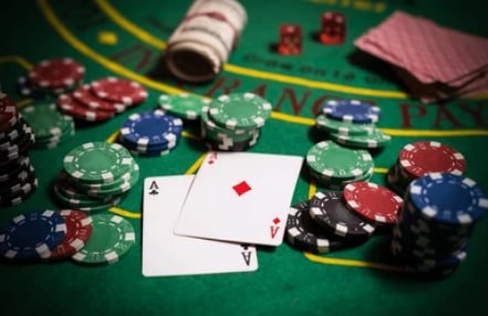 Comparison of wslot888 login app interface showing slot games and live casino tables